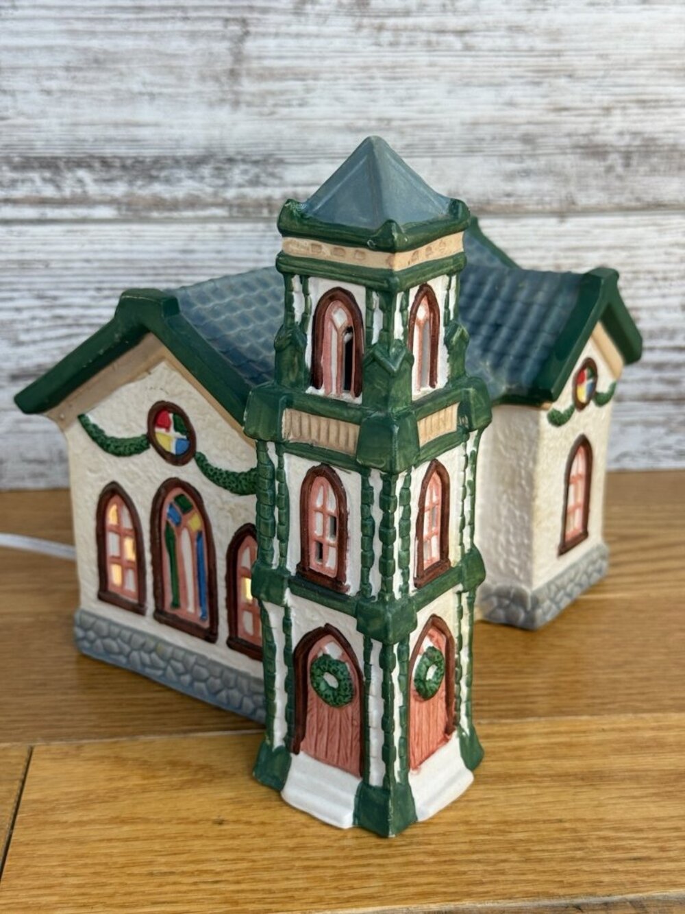 Holiday Expressions Dickens Collectables Porcelain Lighted Church NEW CORD/BULB